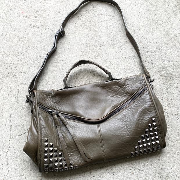 Stud detail messenger should bag 