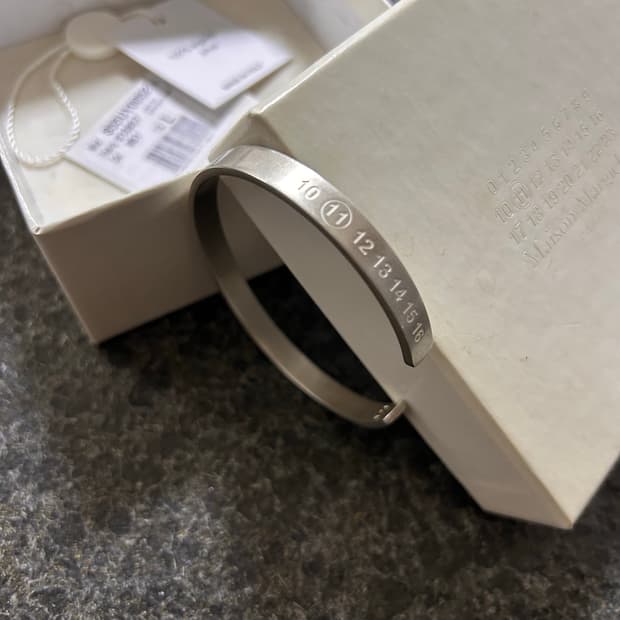 마르지엘라 실버 넘버링 팔찌