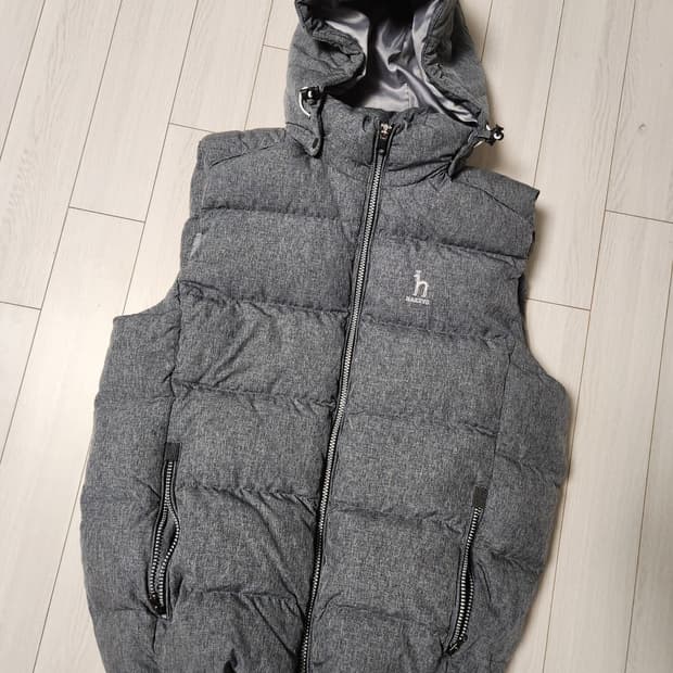 새상품급)헤지스 덕다운 베스트 패딩조끼 그레이385 사이즈100

모자 