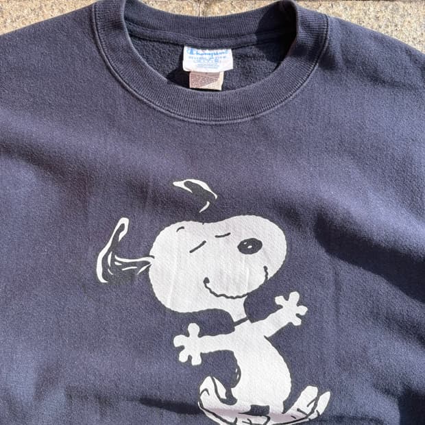 챔피온 리버스위브 스누피 스웻셔츠 맨투맨