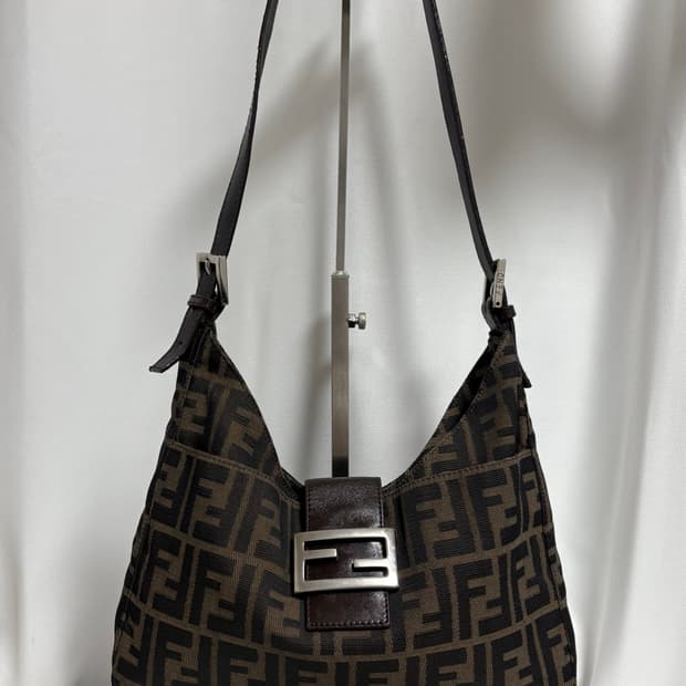 펜디 주카 반달 바게트백