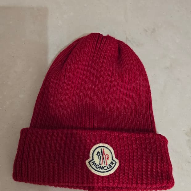 몽클레어 비니 레드