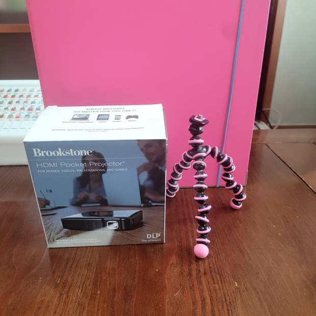 Brookstone HDMI 포켓 프로젝터