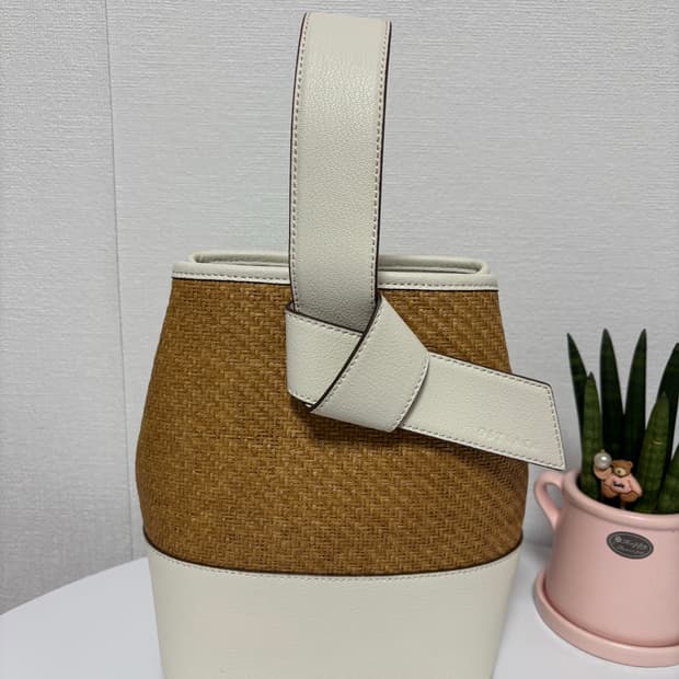 오스트카카 리카23 라탄 버킷백Ostkaka Lycka 23 Ratta