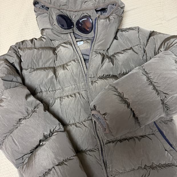 cp컴퍼니 에코 크롬-r 고글 패딩 24fw