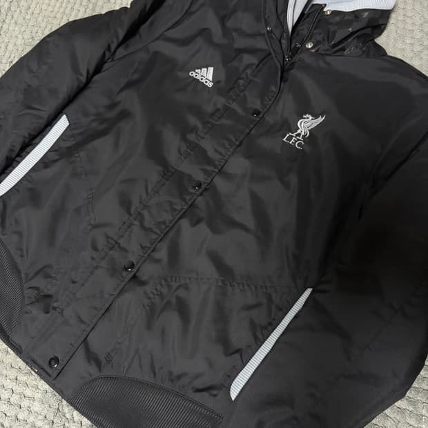 아디다스 리버풀 블랙 경량패딩
