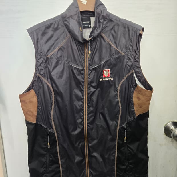 100,L )) BLACK YAK 블랙야크 바람막이 조끼!
