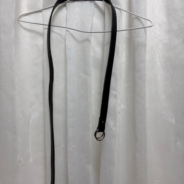 Mono prive. Leather belt