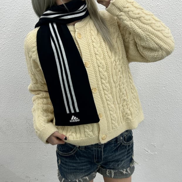 아디다스 화이트라인 블랙 머플러