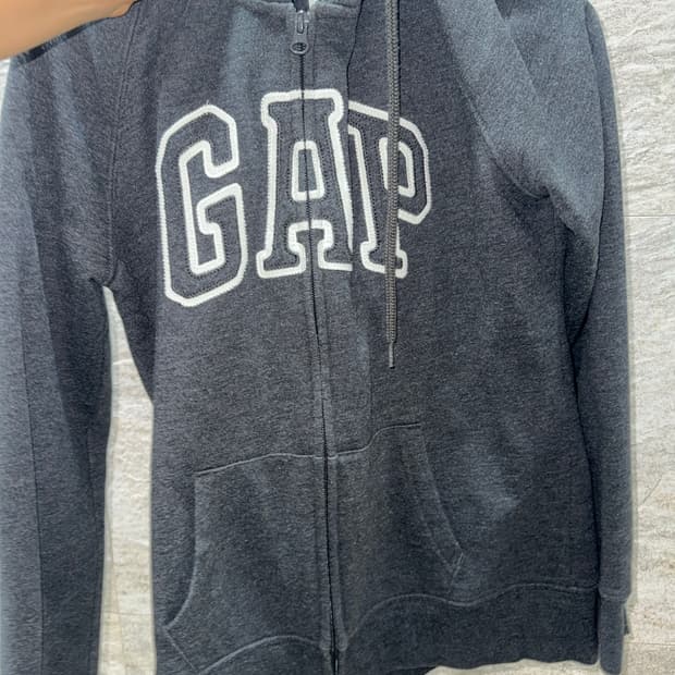 갭 차콜후드집업