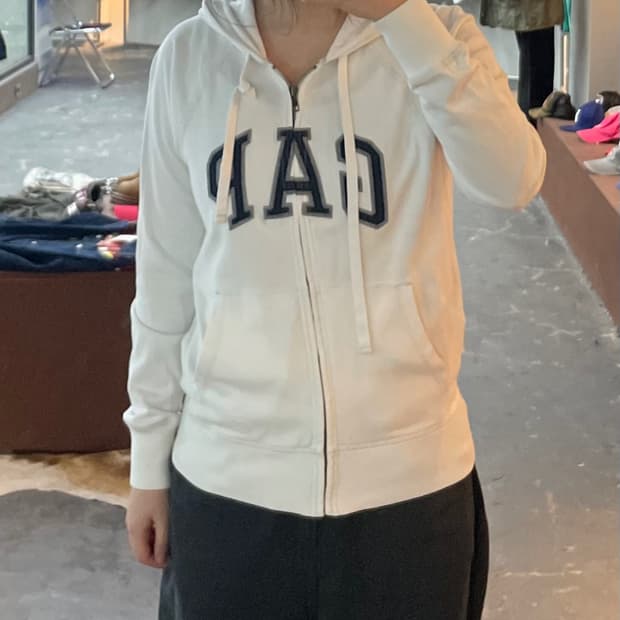 갭 화이트 스펠로고 후드집업 H2073