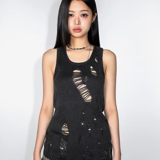 leey 데미지드 슬리브리스 탑 차콜