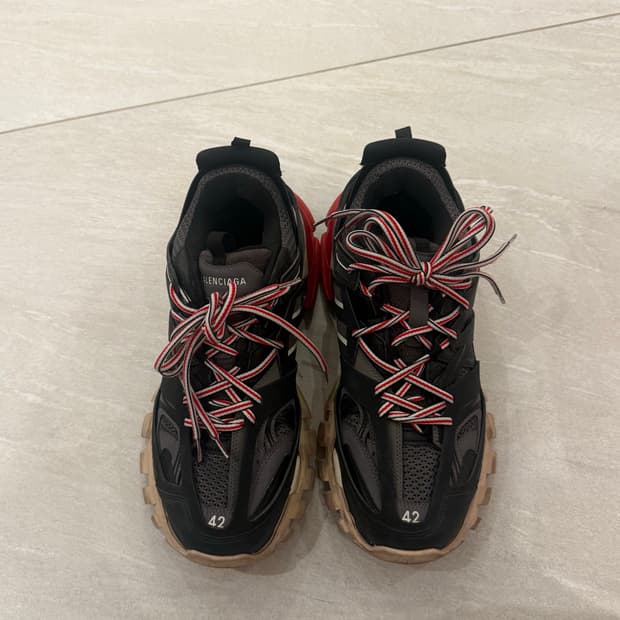 발렌시아가 트랙 스니커즈 42사이즈