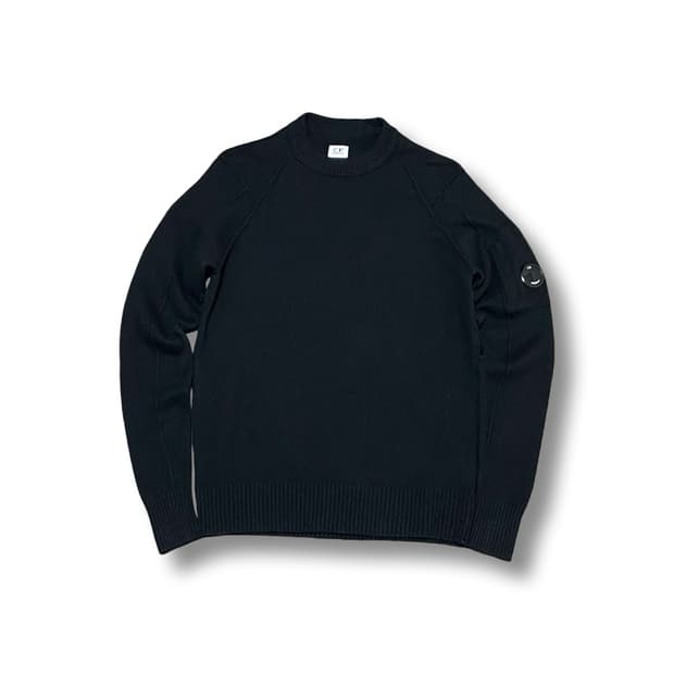 [M] C.P. 컴퍼니 렌즈 와펜 크루넥 니트 씨피컴퍼니