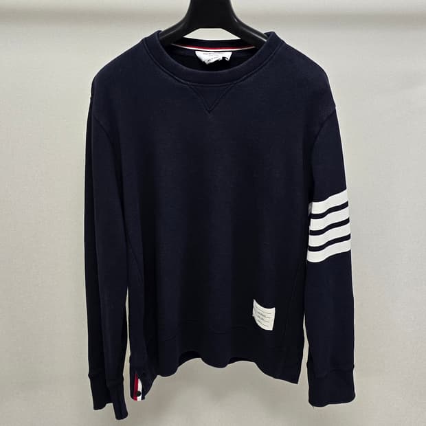 톰브라운 사선 완장 맨투맨 4사이즈 105 판매