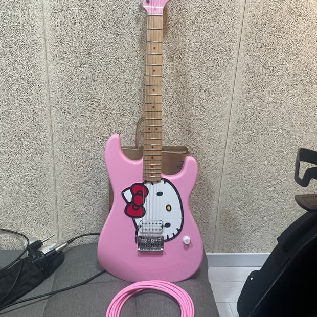 스콰이어 헬로키티 핑크 일렉기타 + 케이블 + 가방