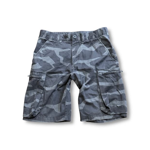 Nike 카모플라쥬 패턴 카고 쇼츠