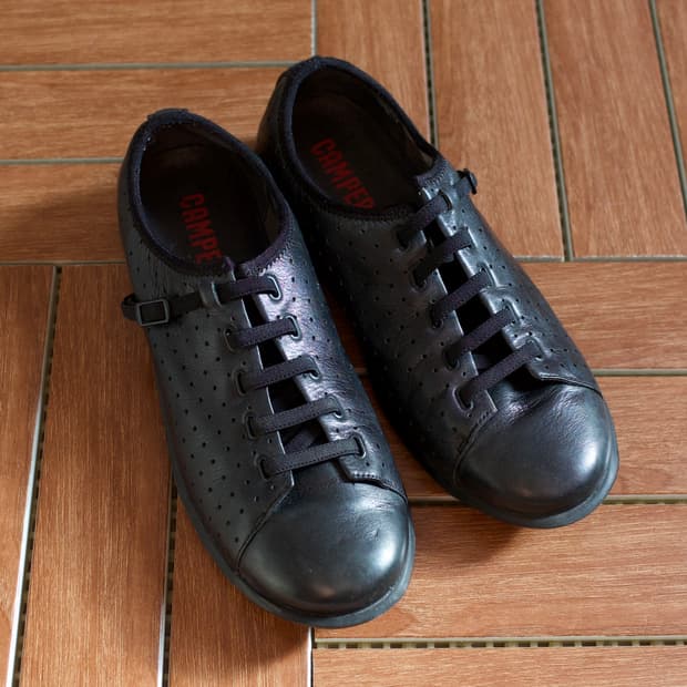 Camper lace-up punching sneakers