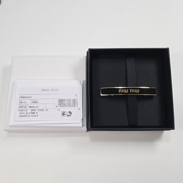 미우미우 에나멜 메탈 헤어핀