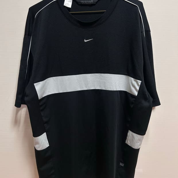 나이키 스피어 드라이핏 반팔 티셔츠 105