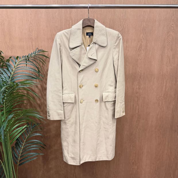 아페쎄 레더 롱 코트 더블 브레스트 와이드 라펠 디테일 레귤러핏 베이지