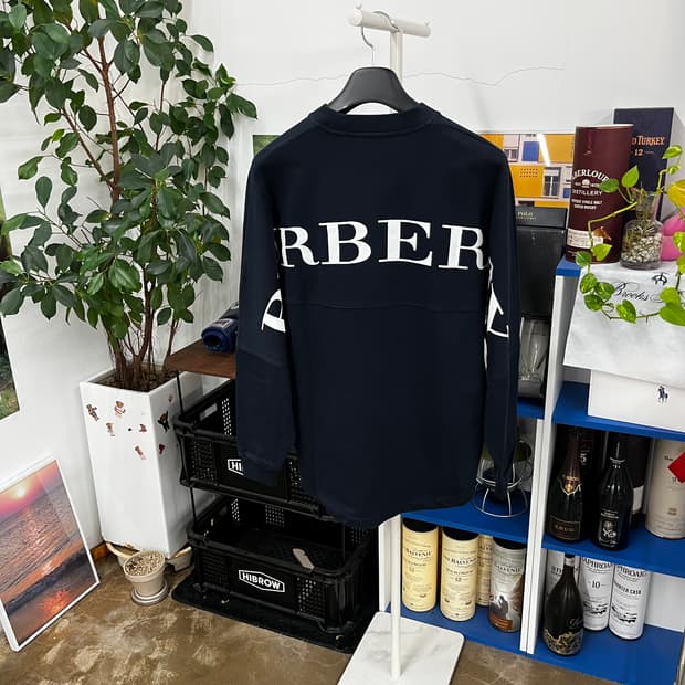 버버리 백로고 프린팅 롱슬리브 M