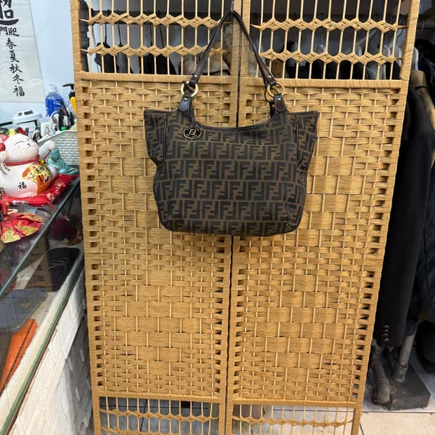 정품 펜디 주카 숄더백 팝니다