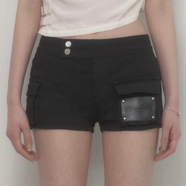 에트오소메 Leather Patch Cargo Short Pants