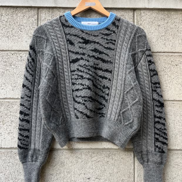 TOGA PULLA ZEBRA CROP SWEATER 토가풀라스웨터