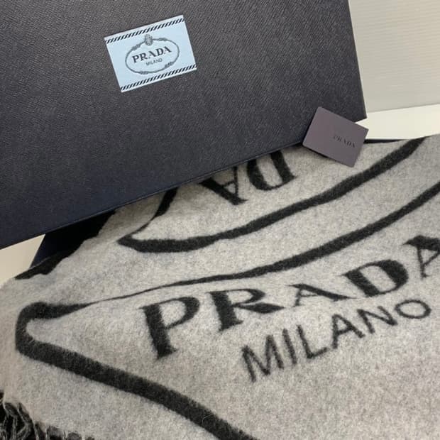 프라다 삼각로고 패턴 캐시미어 머플러