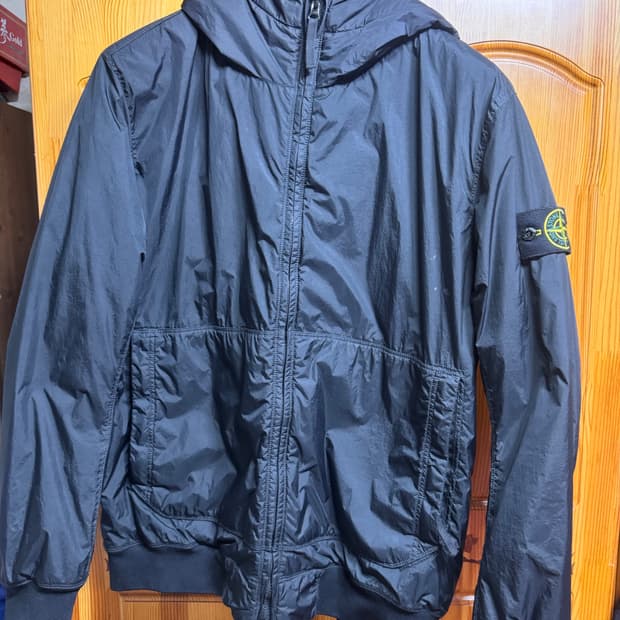 25 F/W 스톤아일랜드 클링클랩스 경량패딩 L