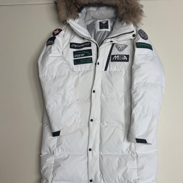 (110) 다이나핏 화이트 롱패딩 폭스퍼