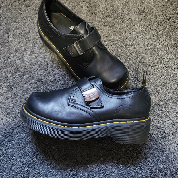 여성 닥터마틴 블랙 스트랩 eu38사이즈 