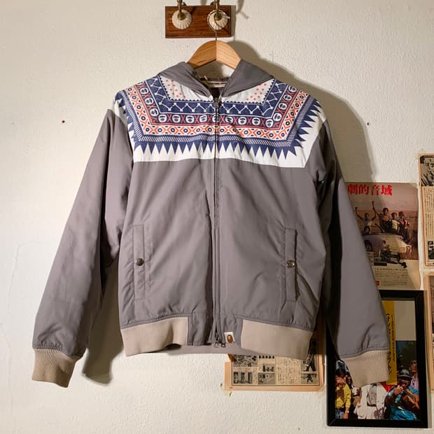 베이프 에스닉 패턴 다운자켓