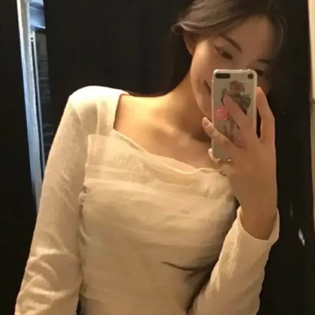 zaenio 제니오 안느 스퀘어넥 티