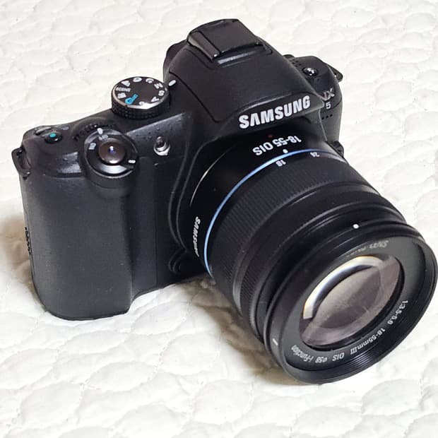 삼성 NX5 카메라와 18-55mm 렌즈