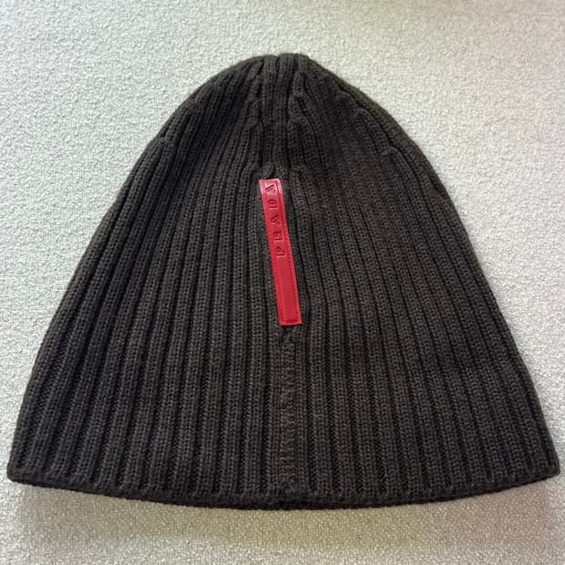 90-00s prada 다크 브라운 스포츠 비니