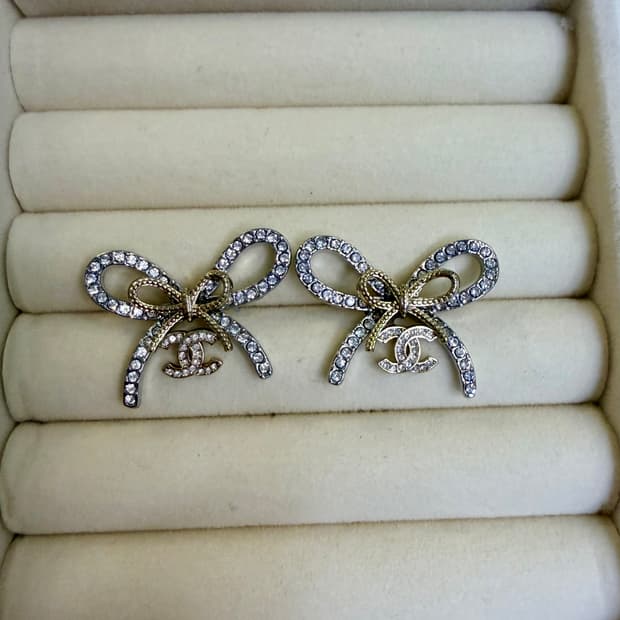 샤넬 투톤 샴페인골드 리본 CC로고 귀걸이 업사이클링