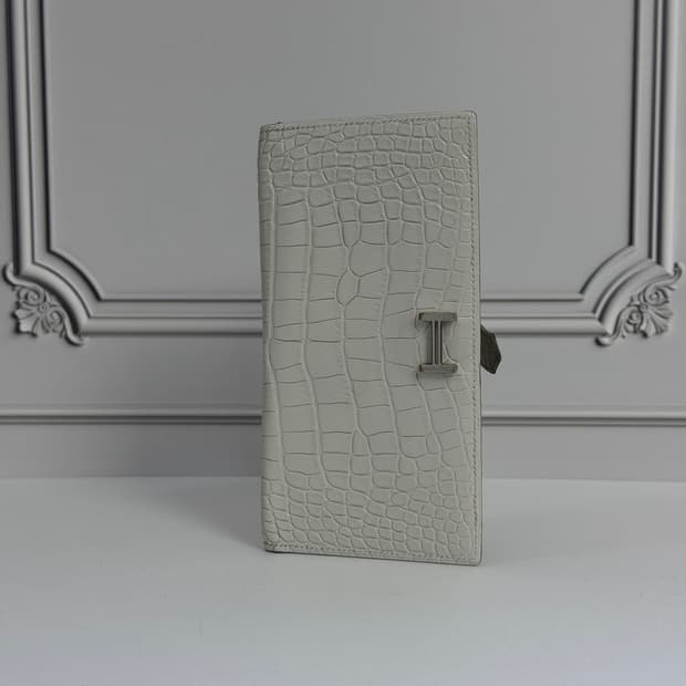 새상품급 에르메스 와니 베안 장지갑 화이트