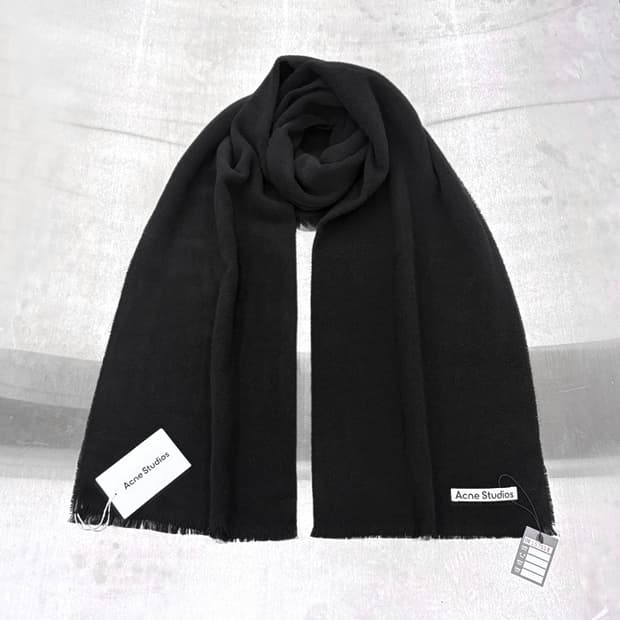 아크네 울 머플러 새상품