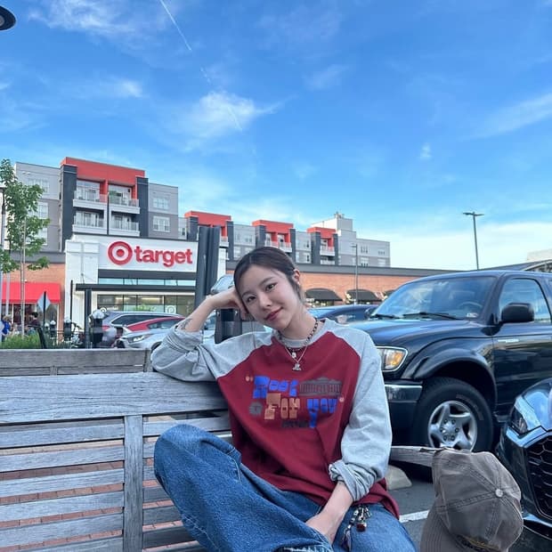 토우토우아카이브 래글런 롱슬리브 티셔츠 레드