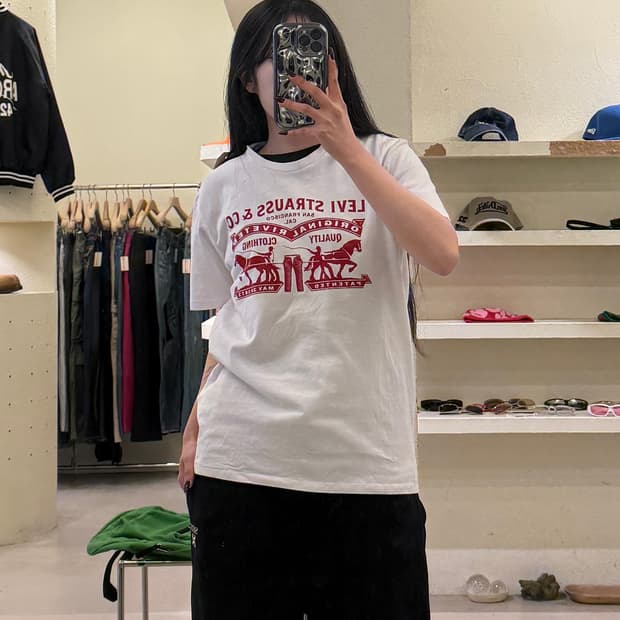 리바이스 투 호스 그래픽 반팔 티셔츠 U1180