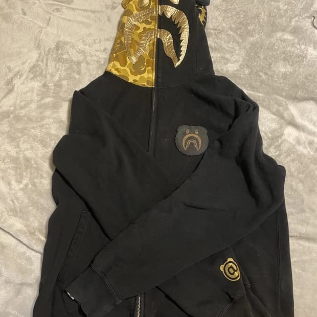 베이프 x 베어브릭 골드 샤크 후드집업