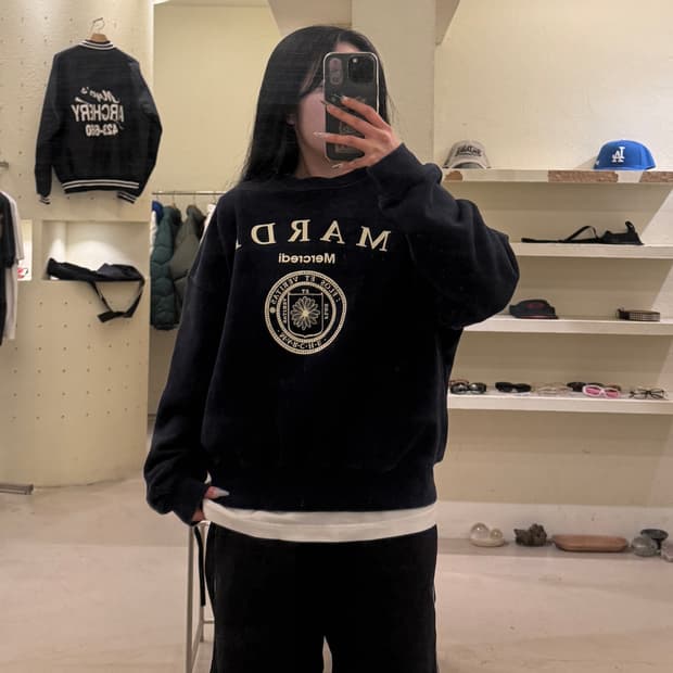 마르디메크르디 네이비 빅로고 맨투맨 U753