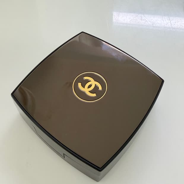 샤넬 수블리마지 레쌍스 드 뗑 쿠션 B00