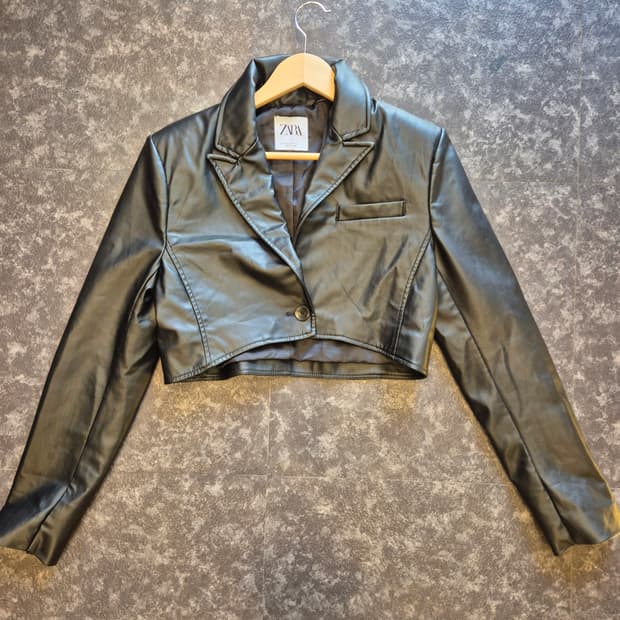 자라 블랙 크롭 레더 자켓 M사이즈입니다