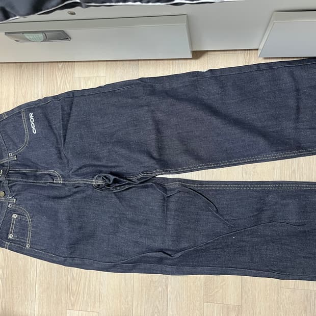 오도어 로고 드랍 데님 화이트