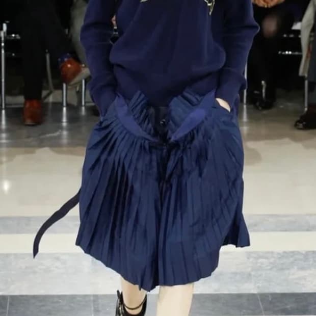 사카이 컬렉션런웨이  플리츠버뮤다팬츠