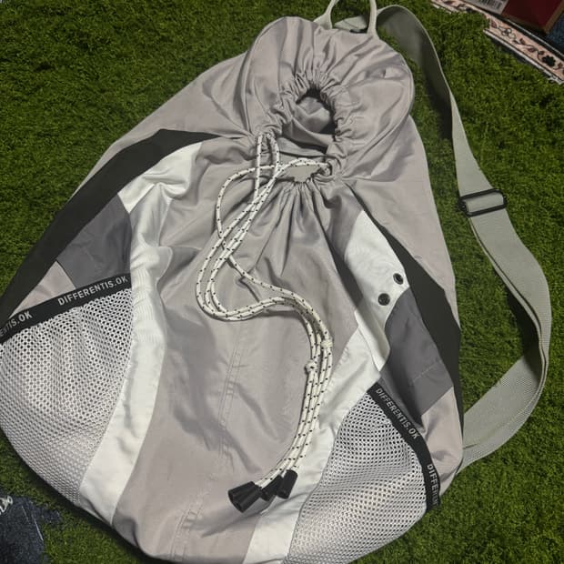 디퍼런트이즈오케이 슬링백