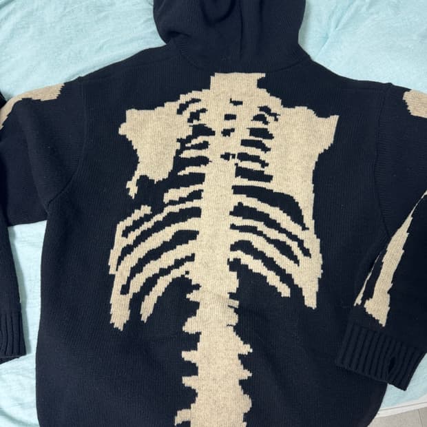 캐피탈 본니트 후드티